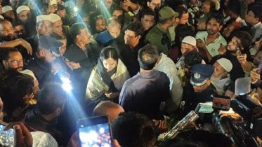 সরাইলে রুমিন ফারহানাকে শ্রদ্ধা জানাতে বাধা, রাতে সমর্থকদের মহাসড়ক অবরোধ